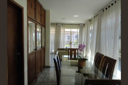 Casa à venda com 300m², 3 quartos e 3 vagas Casa à venda com 300m², 3 quartos e 3 vagasSala de Jantar