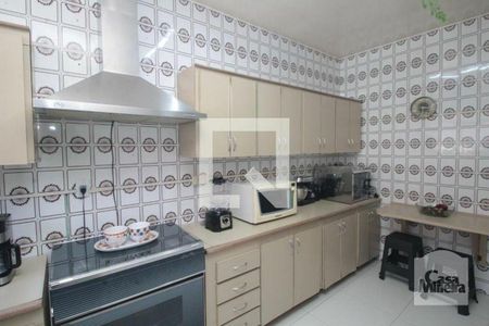 Casa à venda com 300m², 3 quartos e 3 vagas Casa à venda com 300m², 3 quartos e 3 vagasCozinha