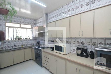 Casa à venda com 300m², 3 quartos e 3 vagas Casa à venda com 300m², 3 quartos e 3 vagasCozinha