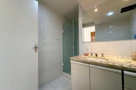 Apartamento para alugar com 230m², 3 quartos e 2 vagas Apartamento para alugar com 230m², 3 quartos e 2 vagasBanheiro Social