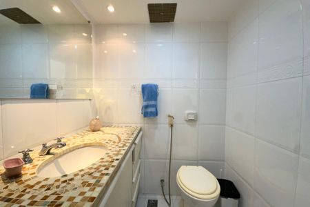 Apartamento para alugar com 230m², 3 quartos e 2 vagas Apartamento para alugar com 230m², 3 quartos e 2 vagasBanheiro Social