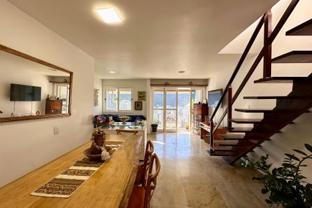 Apartamento para alugar com 230m², 3 quartos e 2 vagas Apartamento para alugar com 230m², 3 quartos e 2 vagasSala