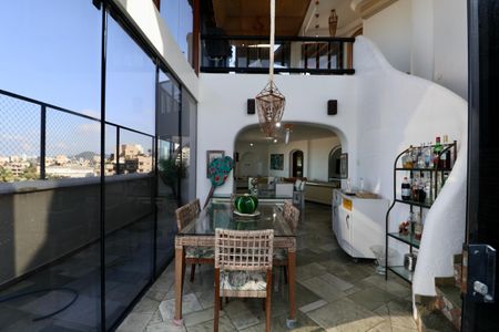 Apartamento para alugar com 400m², 4 quartos e 3 vagas Apartamento para alugar com 400m², 4 quartos e 3 vagasSala