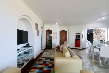 Apartamento para alugar com 400m², 4 quartos e 3 vagas Apartamento para alugar com 400m², 4 quartos e 3 vagasSala