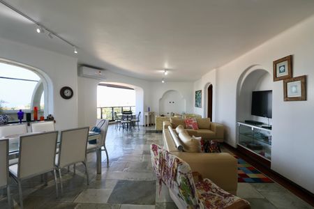 Apartamento para alugar com 400m², 4 quartos e 3 vagas Apartamento para alugar com 400m², 4 quartos e 3 vagasSala