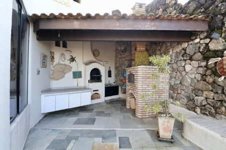 Apartamento para alugar com 400m², 4 quartos e 3 vagas Apartamento para alugar com 400m², 4 quartos e 3 vagasVaranda