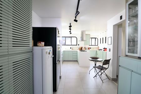 Apartamento para alugar com 400m², 4 quartos e 3 vagas Apartamento para alugar com 400m², 4 quartos e 3 vagasCozinha