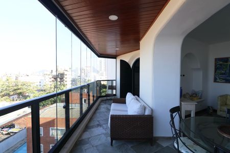 Apartamento para alugar com 400m², 4 quartos e 3 vagas Apartamento para alugar com 400m², 4 quartos e 3 vagasVaranda