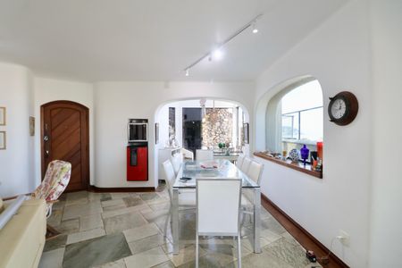 Apartamento para alugar com 400m², 4 quartos e 3 vagas Apartamento para alugar com 400m², 4 quartos e 3 vagasSala