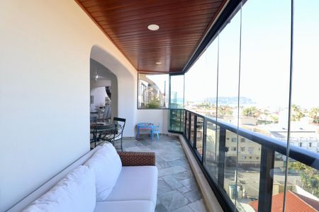 Apartamento para alugar com 400m², 4 quartos e 3 vagas Apartamento para alugar com 400m², 4 quartos e 3 vagasVaranda