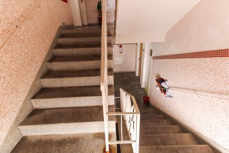 Apartamento para alugar com 82m², 2 quartos e 1 vaga Apartamento para alugar com 82m², 2 quartos e 1 vagaEscada