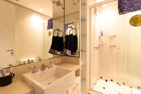 Apartamento para alugar com 109m², 2 quartos e 3 vagas Apartamento para alugar com 109m², 2 quartos e 3 vagasBanheiro da Suíte 2