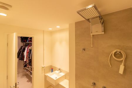 Apartamento para alugar com 109m², 2 quartos e 3 vagas Apartamento para alugar com 109m², 2 quartos e 3 vagasBanheiro da Suíte 1