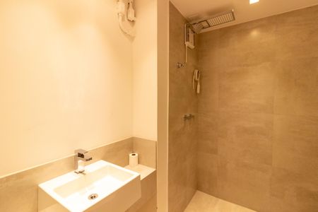 Apartamento para alugar com 109m², 2 quartos e 3 vagas Apartamento para alugar com 109m², 2 quartos e 3 vagasBanheiro da Suíte 1