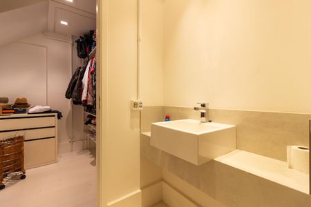 Apartamento para alugar com 109m², 2 quartos e 3 vagas Apartamento para alugar com 109m², 2 quartos e 3 vagasBanheiro da Suíte 1