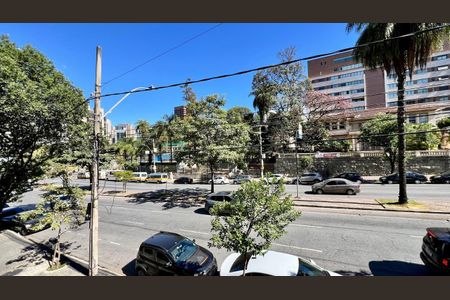 Apartamento à venda com 320m², 4 quartos e 3 vagas Apartamento à venda com 320m², 4 quartos e 3 vagasVista Sala