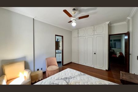 Apartamento à venda com 320m², 4 quartos e 3 vagas Apartamento à venda com 320m², 4 quartos e 3 vagasSuíte