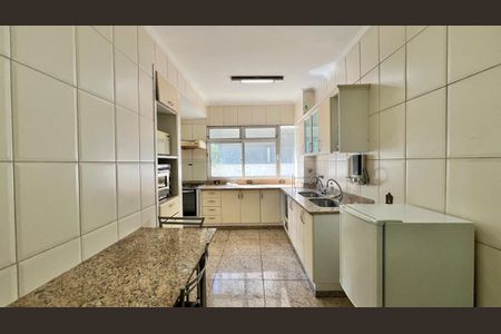 Apartamento à venda com 320m², 4 quartos e 3 vagas Apartamento à venda com 320m², 4 quartos e 3 vagasCozinha