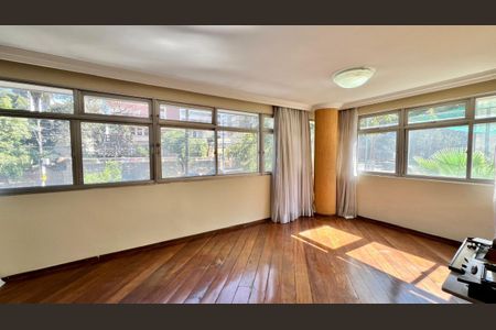 Apartamento à venda com 320m², 4 quartos e 3 vagas Apartamento à venda com 320m², 4 quartos e 3 vagasSala