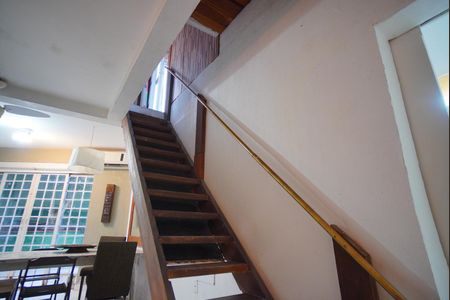 Casa para alugar com 120m², 2 quartos e sem vagaEscada - Segundo Andar