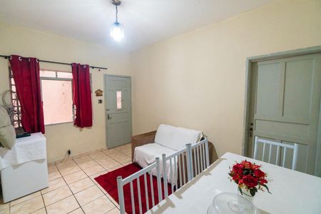 Casa à venda com 250m², 3 quartos e 2 vagasSala