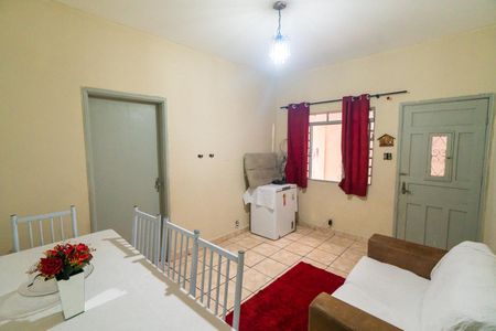 Casa à venda com 250m², 3 quartos e 2 vagasSala