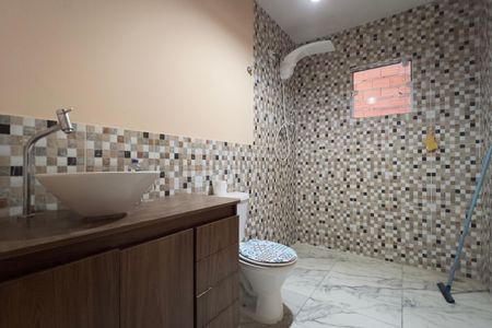 Casa para alugar com 75m², 2 quartos e 1 vaga Casa para alugar com 75m², 2 quartos e 1 vagaBanheiro