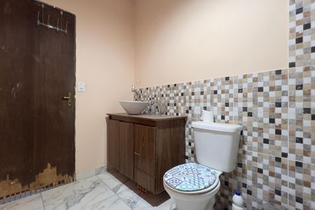 Casa para alugar com 75m², 2 quartos e 1 vaga Casa para alugar com 75m², 2 quartos e 1 vagaBanheiro