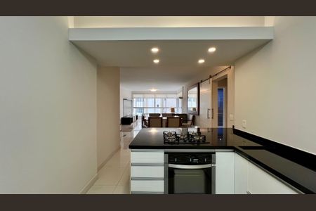 Apartamento à venda com 140m², 3 quartos e 2 vagasCozinha