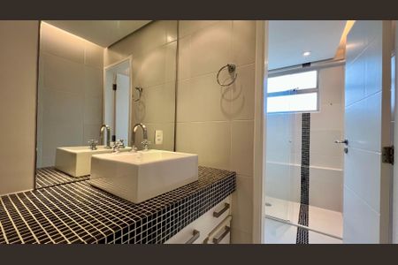 Apartamento à venda com 140m², 3 quartos e 2 vagasBanheiro