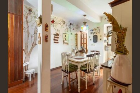 Casa à venda com 280m², 4 quartos e 4 vagas