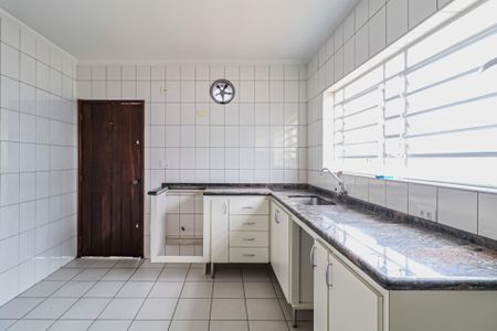 Casa à venda com 593m², 3 quartos e 5 vagas Casa à venda com 593m², 3 quartos e 5 vagasCozinha