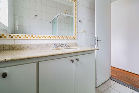 Casa à venda com 593m², 3 quartos e 5 vagas Casa à venda com 593m², 3 quartos e 5 vagasBanheiro social