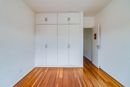 Casa à venda com 593m², 3 quartos e 5 vagas Casa à venda com 593m², 3 quartos e 5 vagasQuarto 2