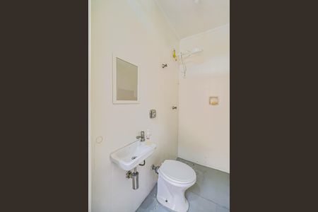 Casa à venda com 593m², 3 quartos e 5 vagas Casa à venda com 593m², 3 quartos e 5 vagasBanheiro de serviço