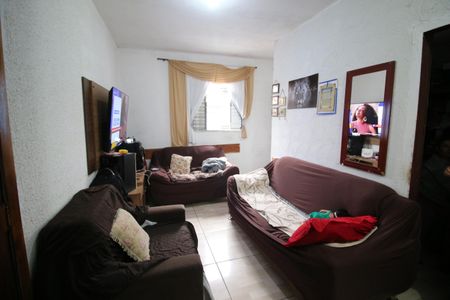 Casa à venda com 57m², 2 quartos e sem vagaSala