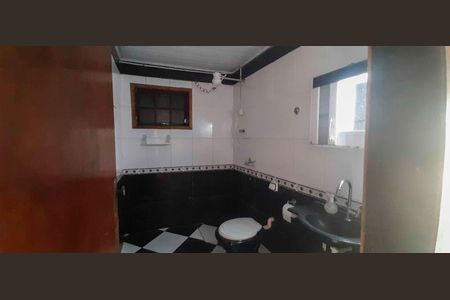 Casa para alugar com 192m², 2 quartos e 1 vaga Casa para alugar com 192m², 2 quartos e 1 vagaBanheiro dos Quartos