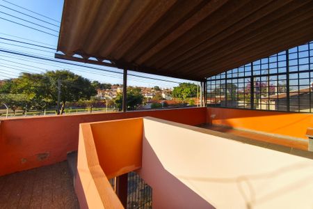 Casa à venda com 250m², 4 quartos e 2 vagas Casa à venda com 250m², 4 quartos e 2 vagasQuintal