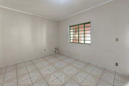 Casa à venda com 250m², 4 quartos e 2 vagas Casa à venda com 250m², 4 quartos e 2 vagasCasa 2 - Sala