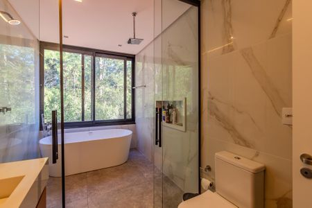 Casa de condomínio para alugar com 344m², 4 quartos e 4 vagasBanheiro da Suíte 4