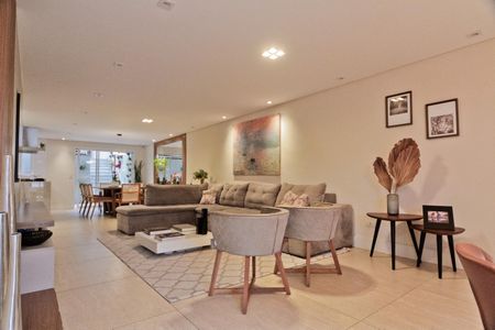 Casa à venda com 240m², 3 quartos e 2 vagasSala