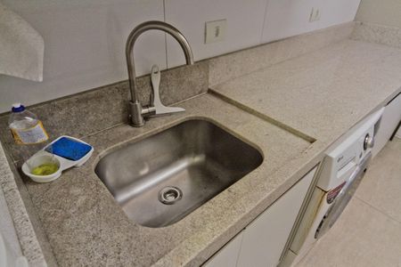 Casa à venda com 240m², 3 quartos e 2 vagasÁrea de Serviço