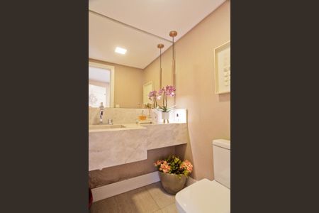 Casa à venda com 240m², 3 quartos e 2 vagasLavabo