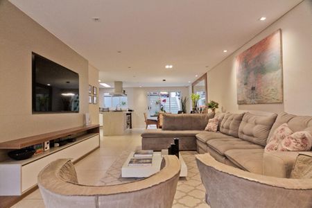 Casa à venda com 240m², 3 quartos e 2 vagasSala