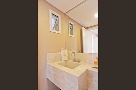 Casa à venda com 240m², 3 quartos e 2 vagasLavabo