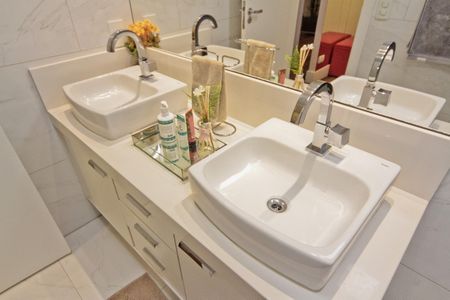 Casa à venda com 240m², 3 quartos e 2 vagasBanheiro da Suíte 1