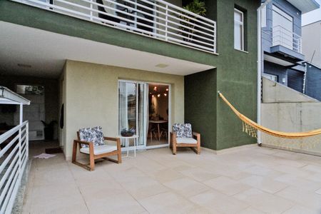 Casa à venda com 240m², 3 quartos e 2 vagasVaranda