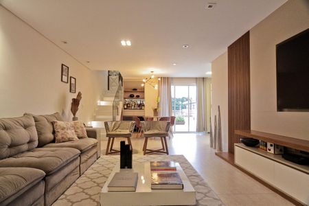 Casa à venda com 240m², 3 quartos e 2 vagasSala