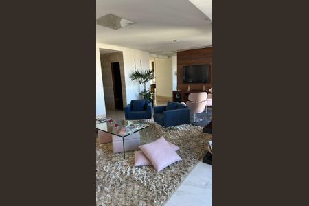 Apartamento à venda com 220m², 4 quartos e 4 vagasSala