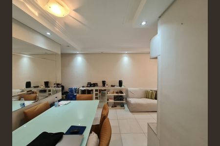 Apartamento à venda com 62m², 2 quartos e 1 vagaSala